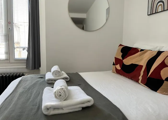 Le Quarante Cinq -3 *